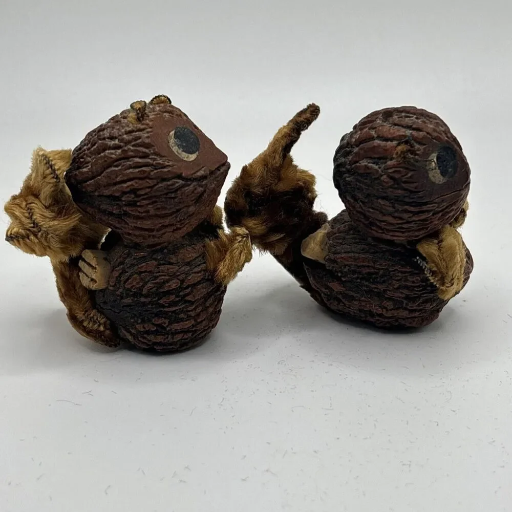 VINTAGE ANTIQUE SALT AND PEPPER SHAKERS SQUIRRELS MADE FROM WALNUTS RARE